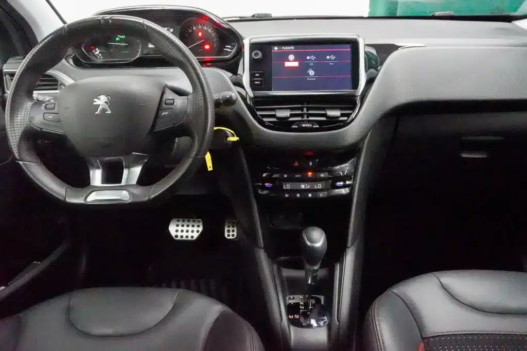 interior Peugeot 208