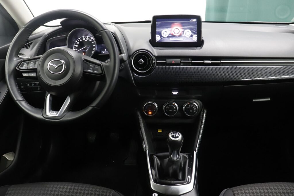 interior Mazda 2