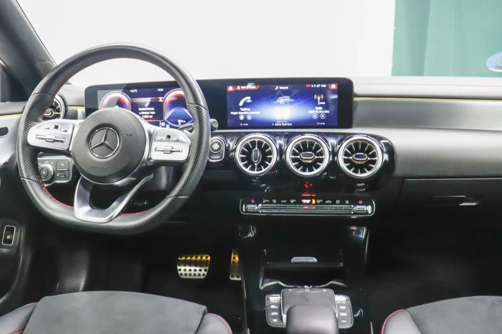 interior Mercedes Clase CLA