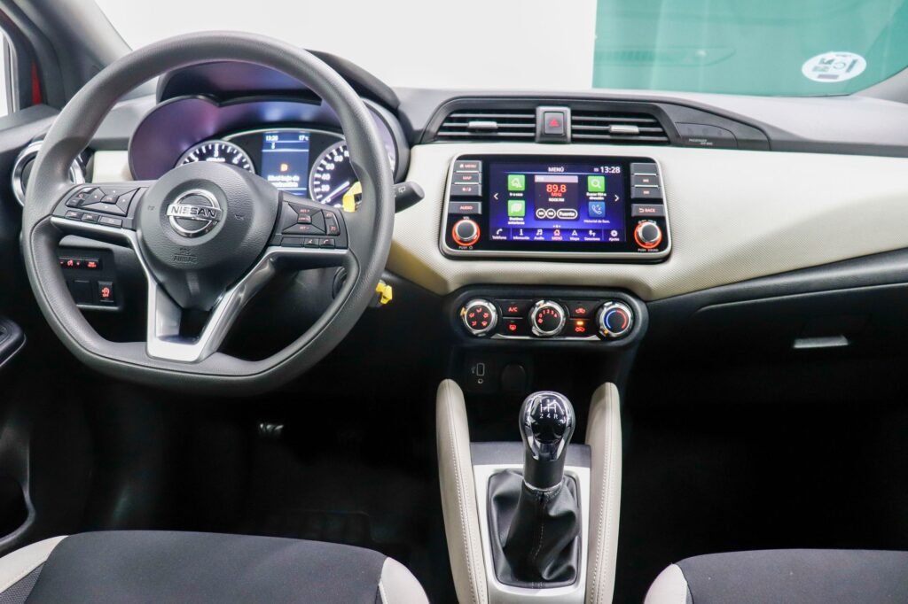 interior Nissan Micra