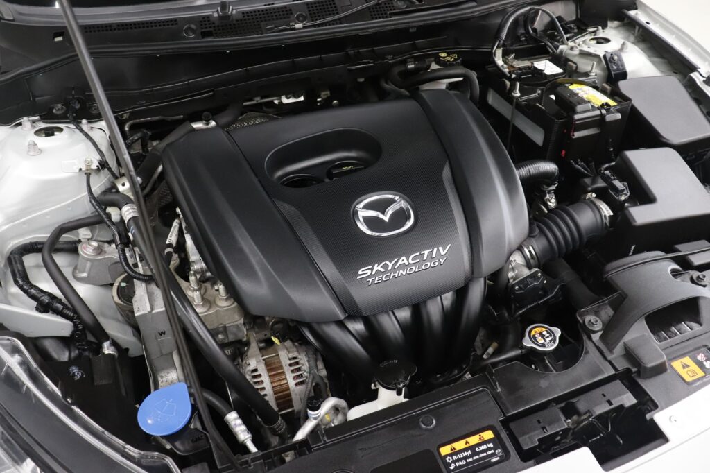 motor Mazda 2