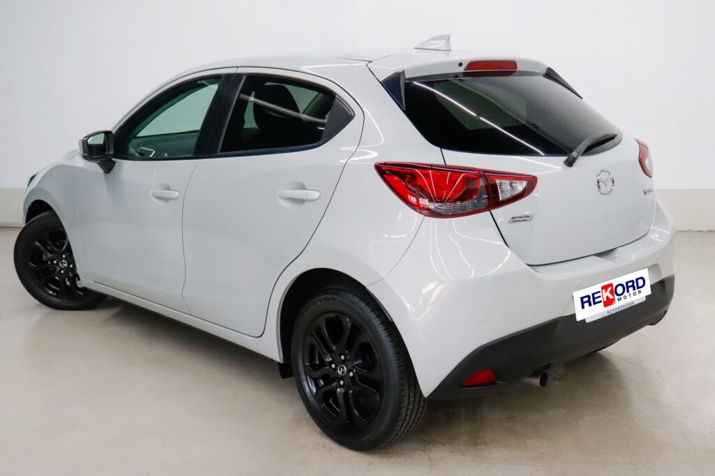 parte de atras Mazda 2